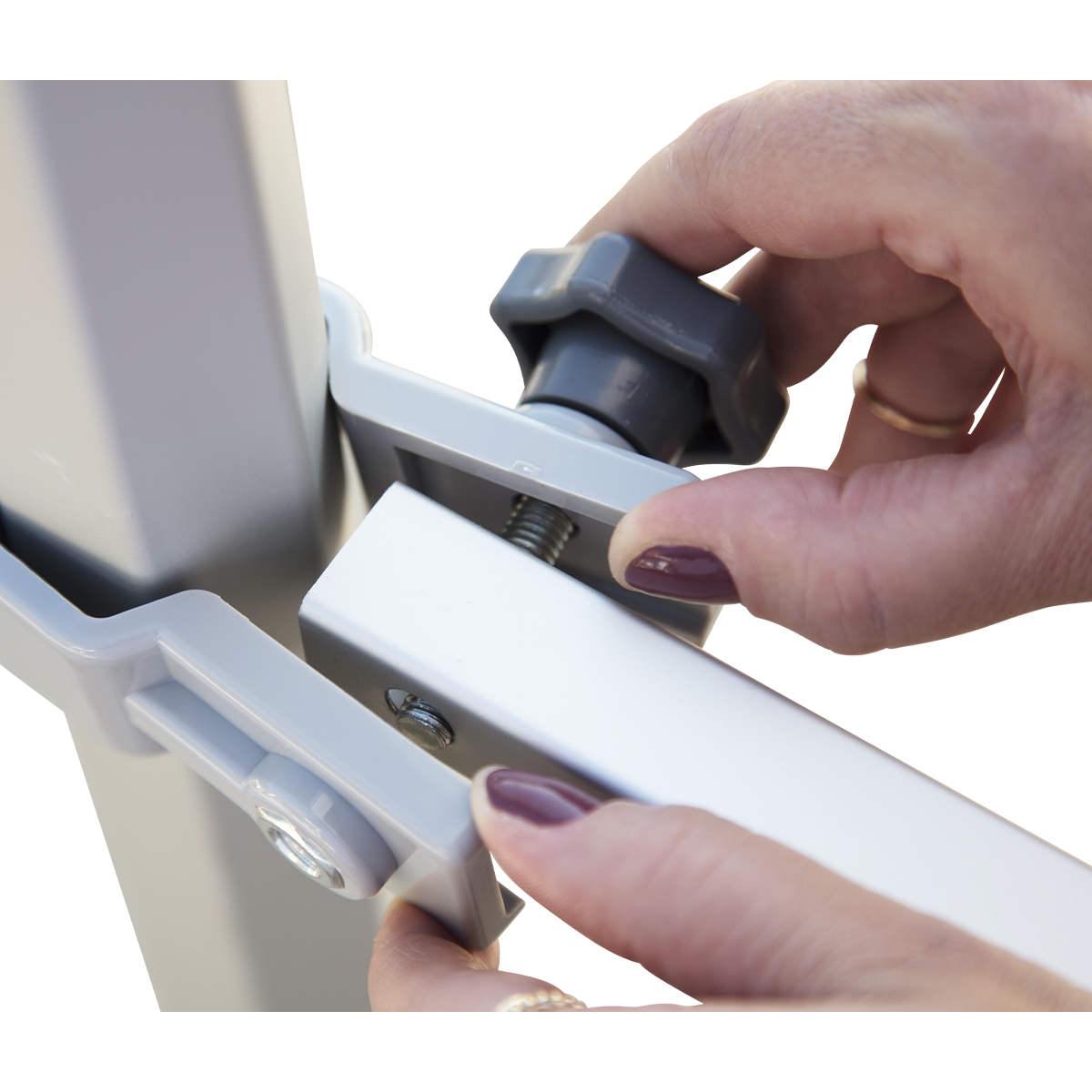 Express™ Railskirt Bracket
